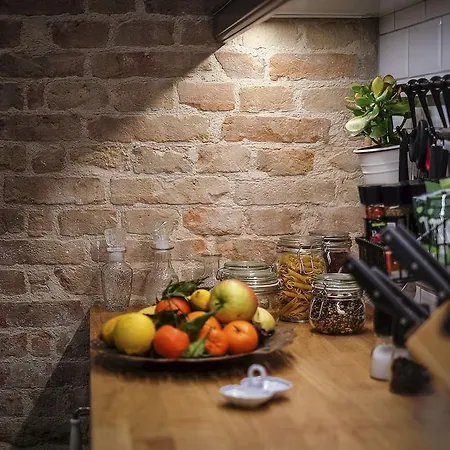 Gardin And Pensión 5*