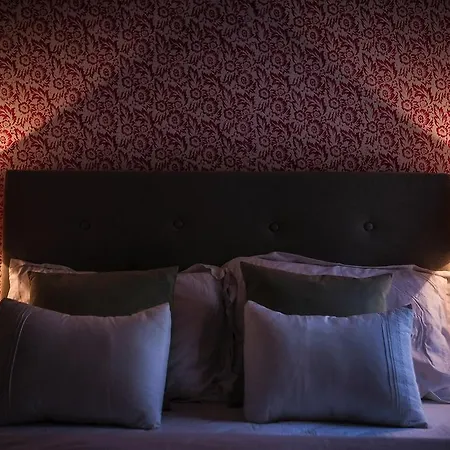 Gardin And בית הארחה