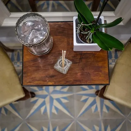 Gardin And בית הארחה 5*